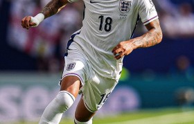 HTH华体会APP下载-埃弗顿11号英超球衣款式及球员介绍